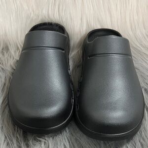 Oofos Slip-On Clogs